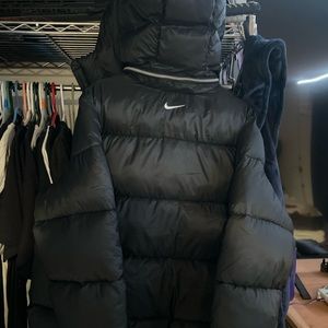 Nike thermal puffer size L brand new with tags